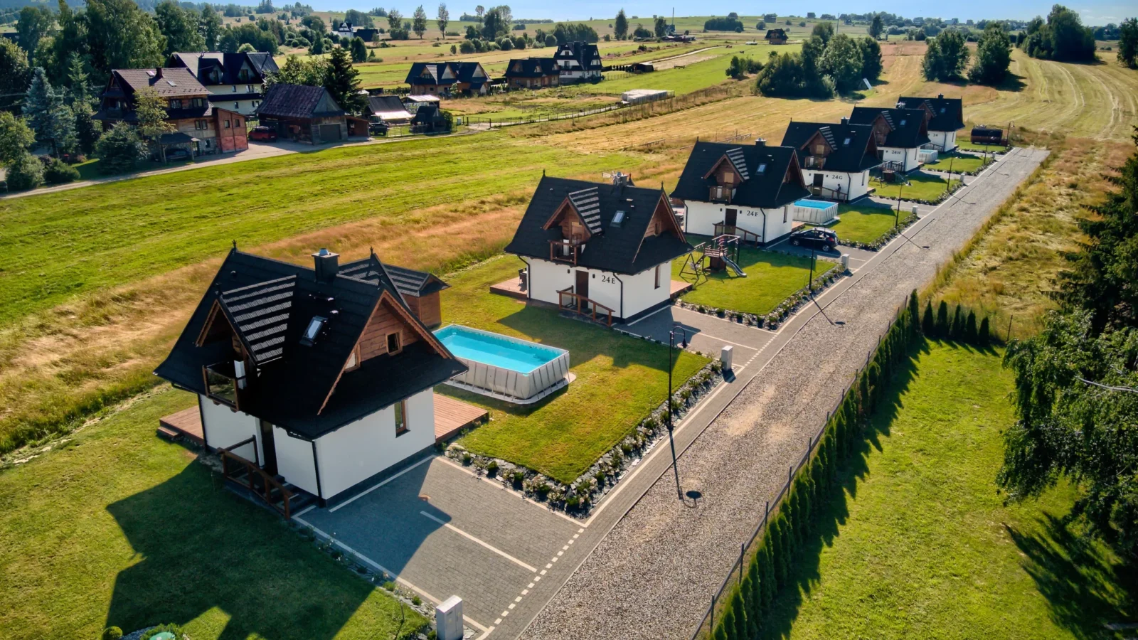 Rząd domków Korona Gór z lotu ptaka